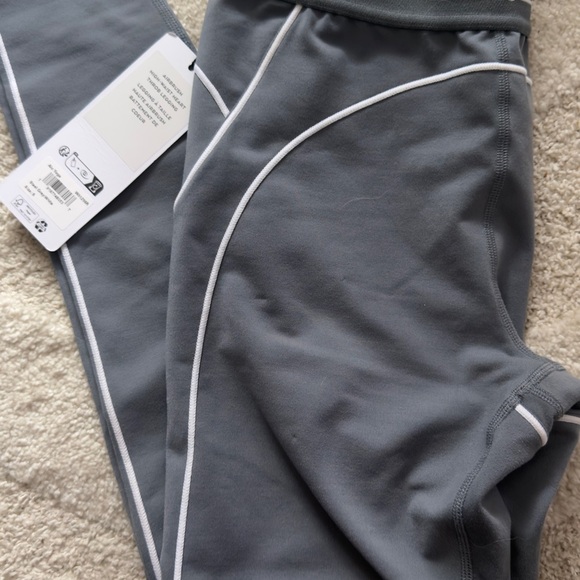 ALO Yoga Charcoal Legging with White Trim - Picture 5 of 5